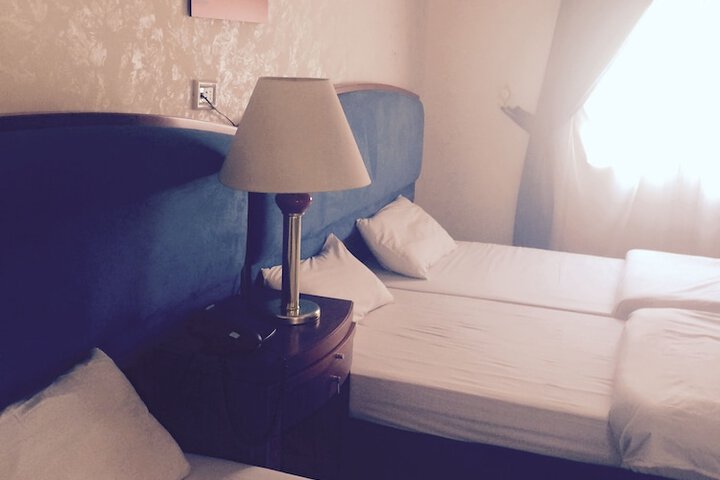Room 9 of 42