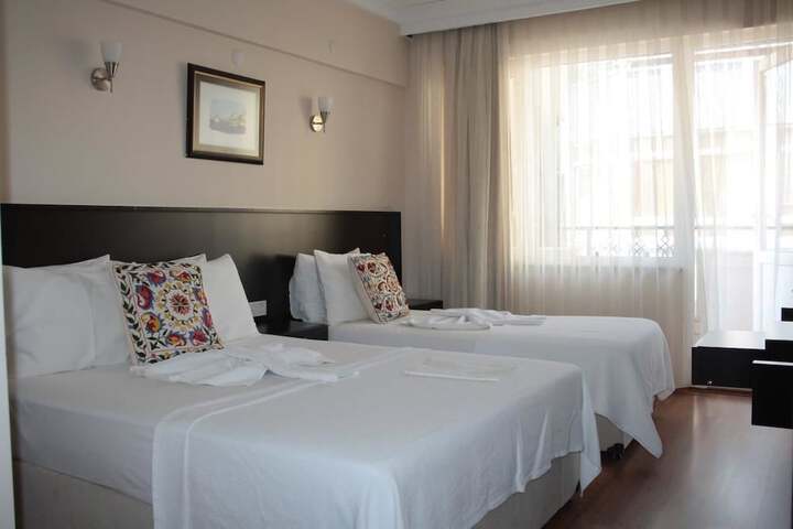 Room 6 of 15