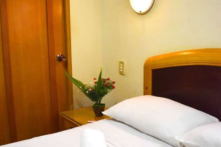 Room 5 of 13