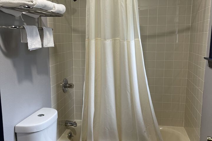 1 Queen Bed (1 of 14)