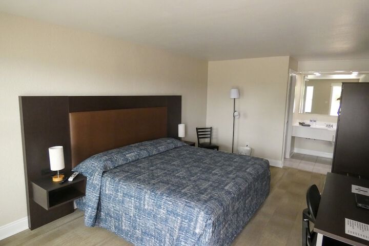 Room 3 of 10