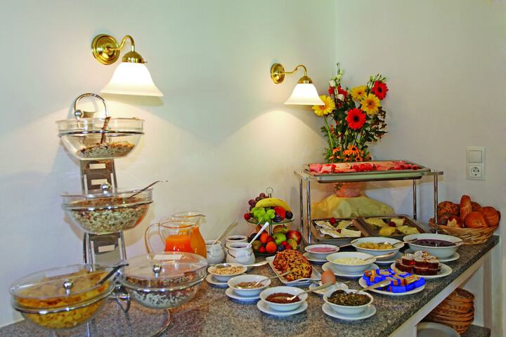 Dining 34 of 39