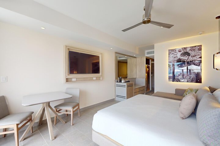Room 53 of 235
