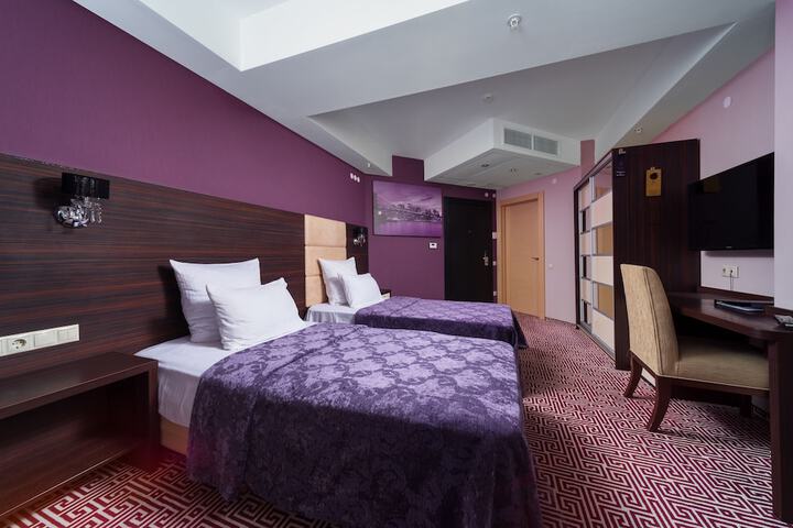 Room 9 of 78