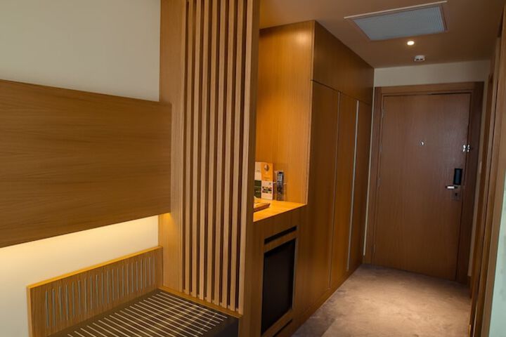 Room 5 of 84