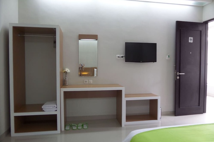 Room 6 of 25