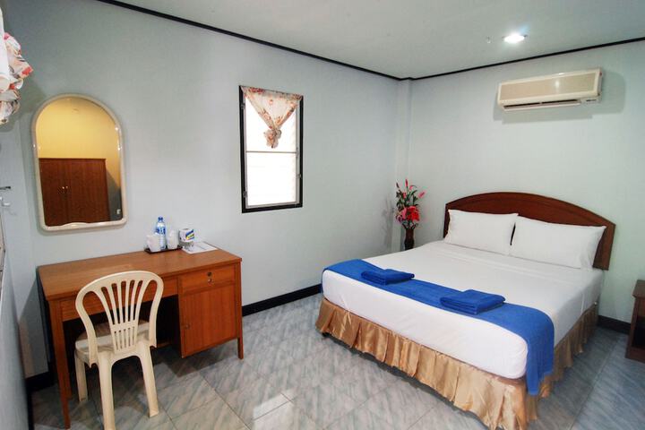 Room 6 of 78
