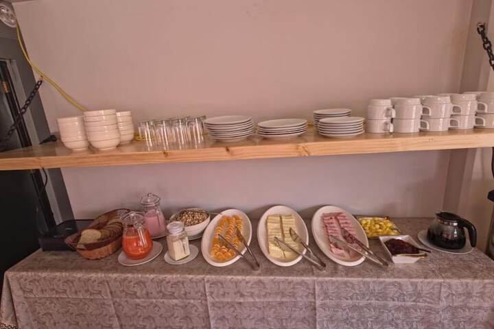 Dining 11 of 12