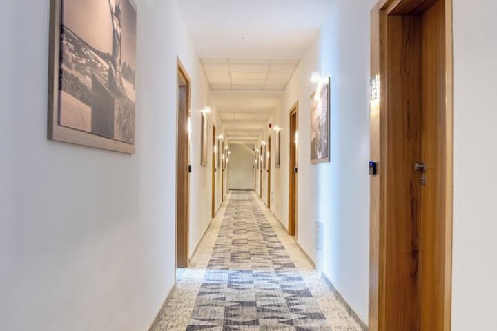 Ballroom/Hall 43 of 61