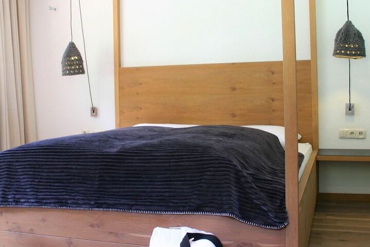 Room 12 of 69