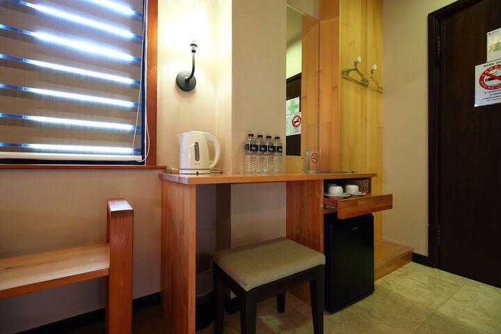 Room 10 of 41