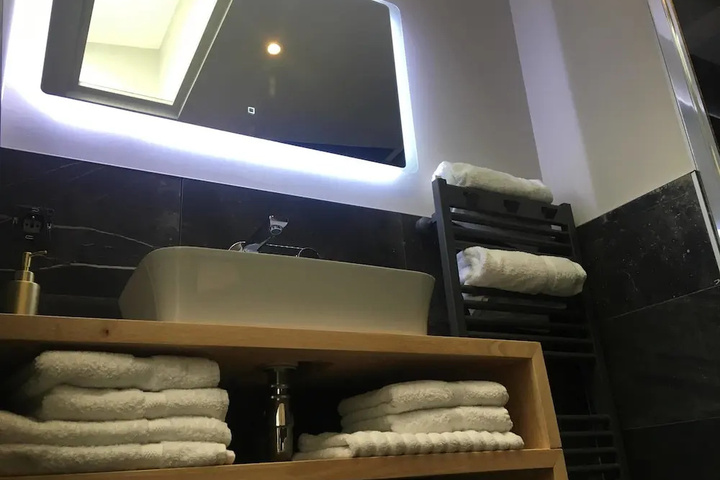 Room 8 of 20