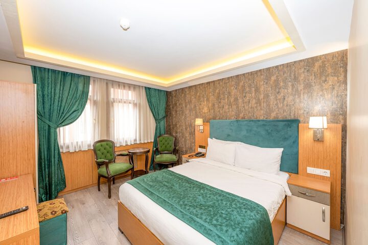 Room 16 of 40
