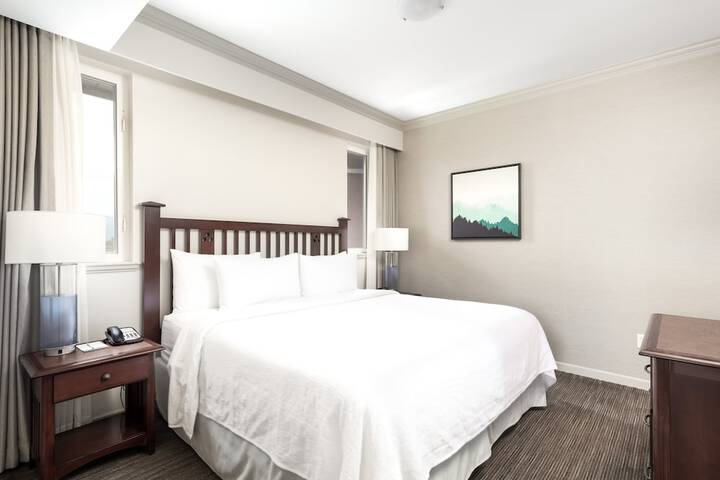 Room 13 of 102