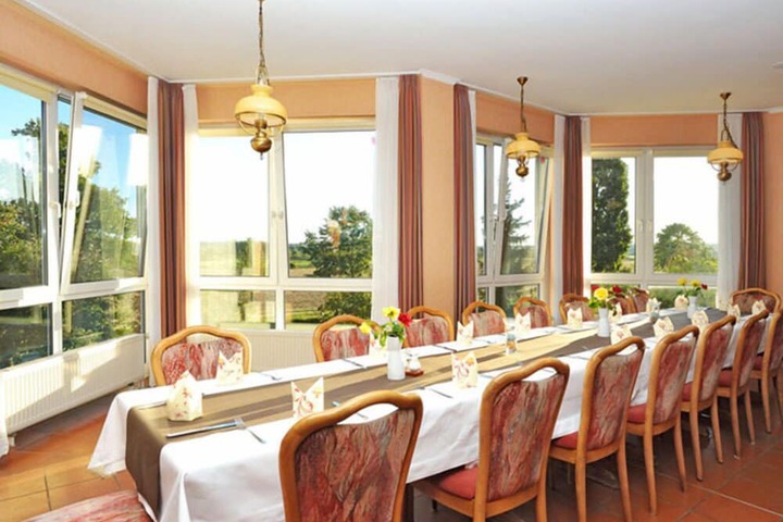Dining 34 of 60
