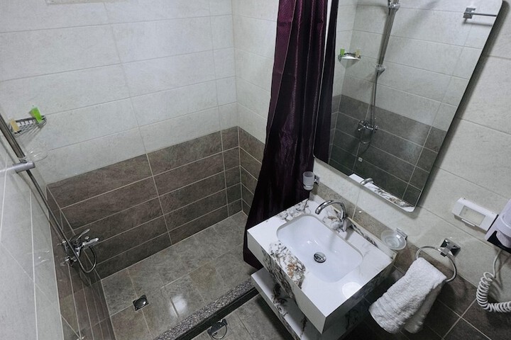 Room 21 of 27