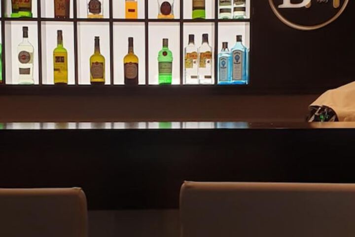 Lounge 41 of 51