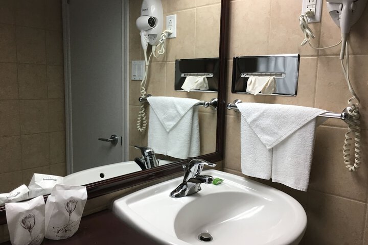 Room 30 of 48