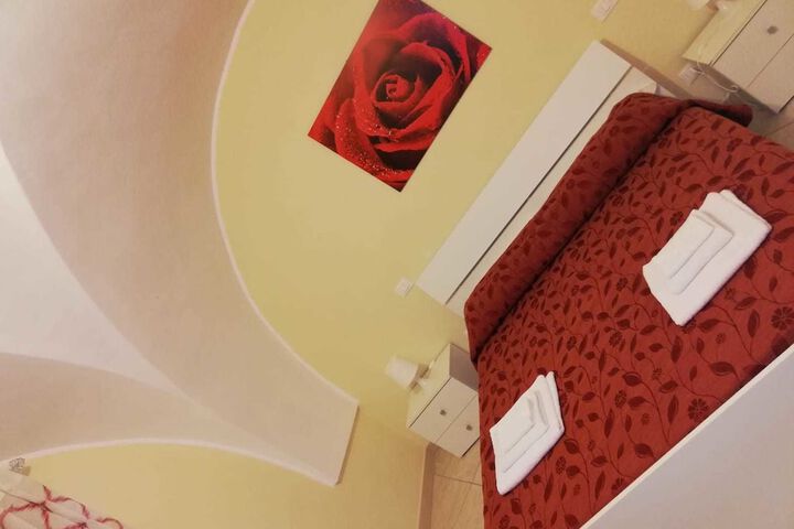 Room 8 of 11