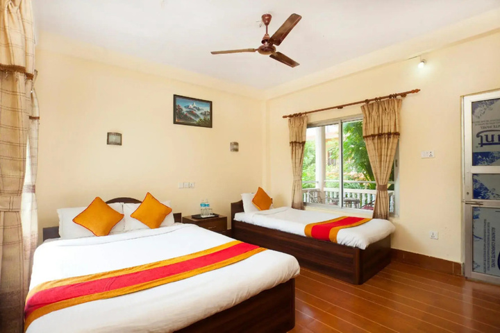 Room 2 of 10