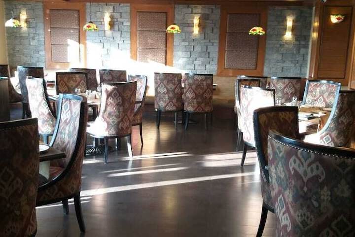 Dining 56 of 85