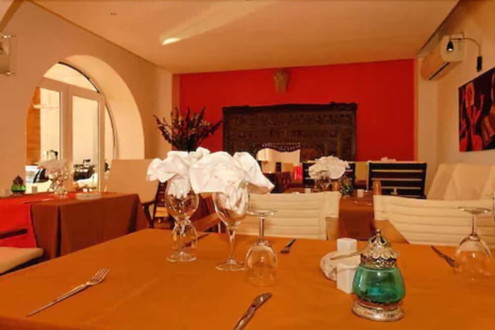 Dining 49 of 73