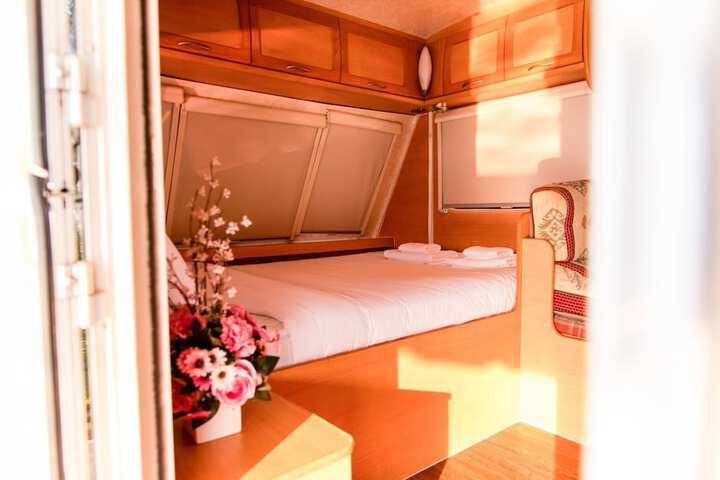 Room 18 of 105