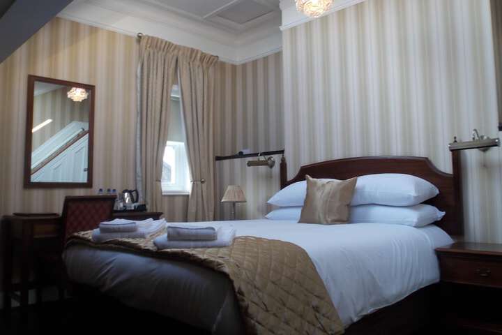 Room 15 of 37