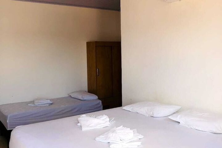 Room 2 of 10