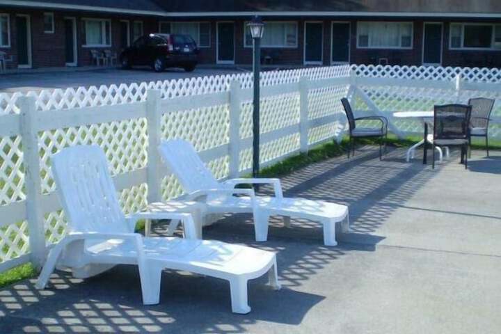Sundeck 14 of 18