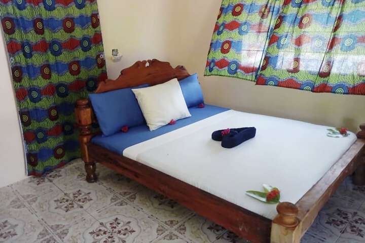 Room 8 of 80