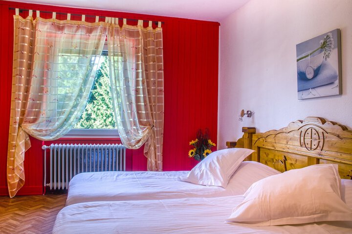 Room 3 of 40