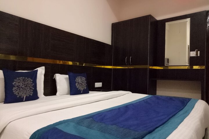 Room 9 of 29