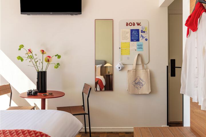 Room 13 of 37