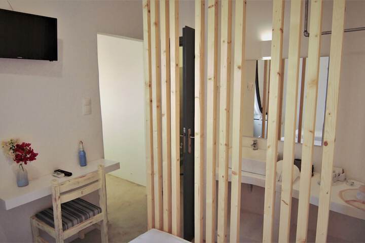 Room 10 of 32