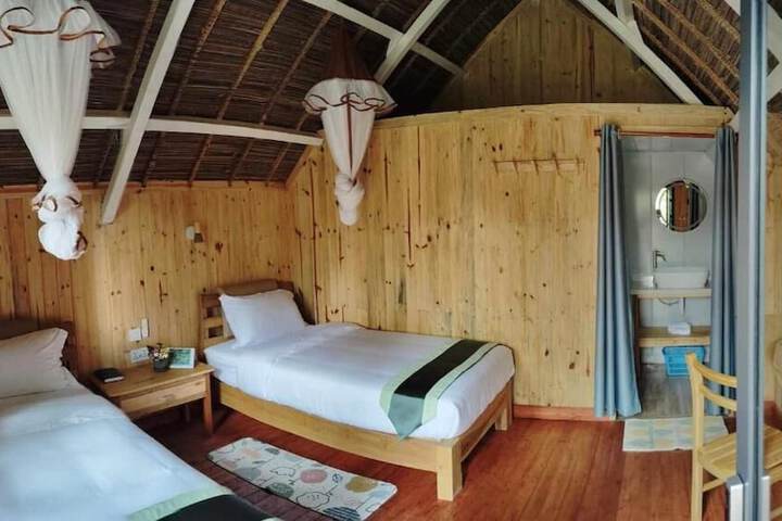 Room 4 of 34