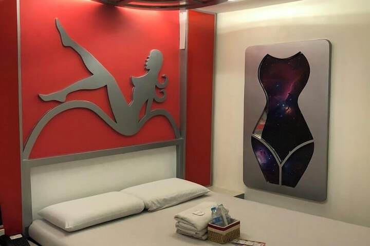 Room 15 of 77
