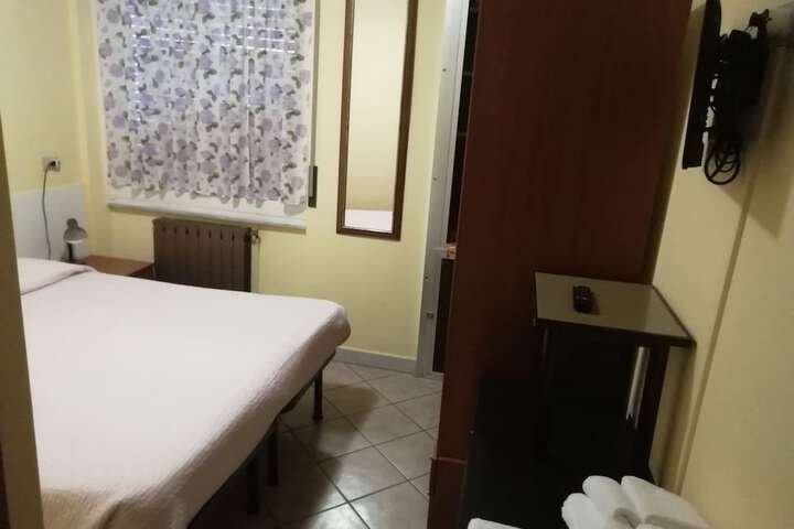 Room 15 of 46
