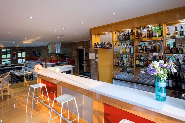Lounge 52 of 63