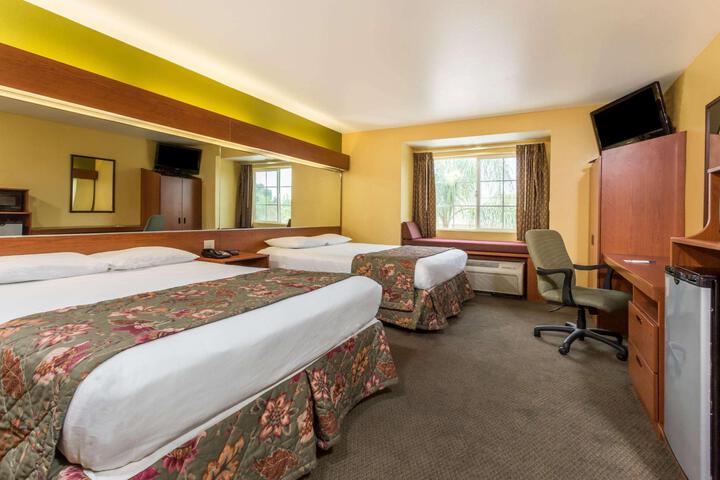 2 Queen Beds (9 of 34)