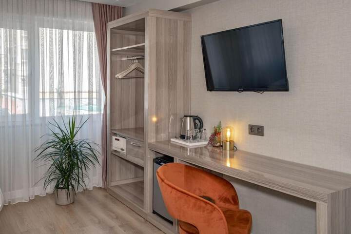 Room 13 of 47