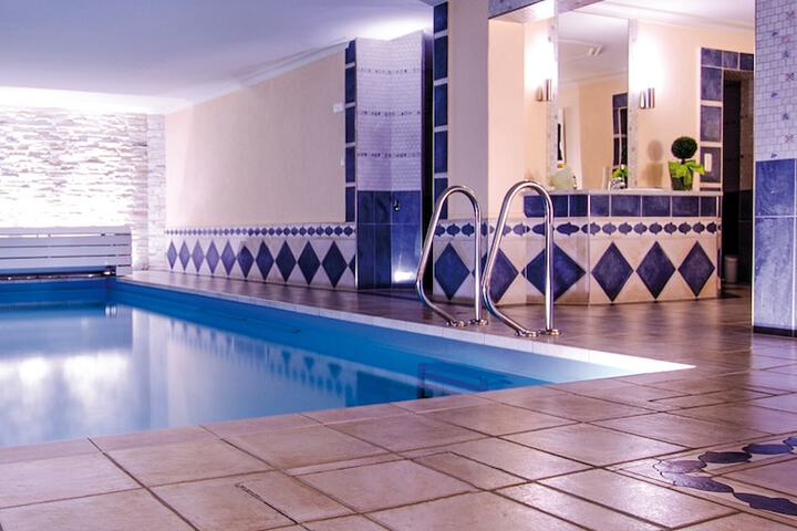 Pool 23 of 40