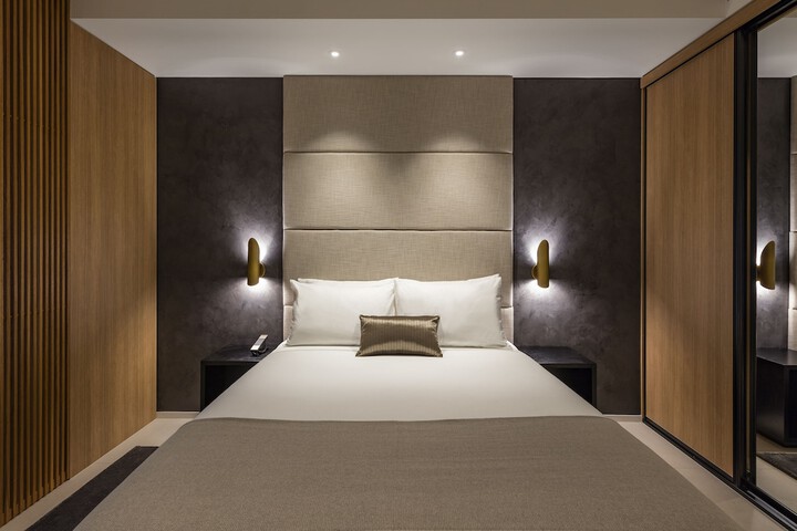 Room 8 of 32