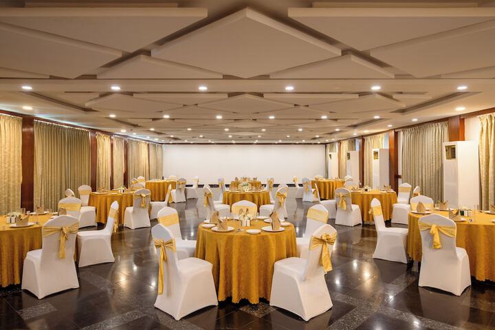 Ballroom/Hall 28 of 37