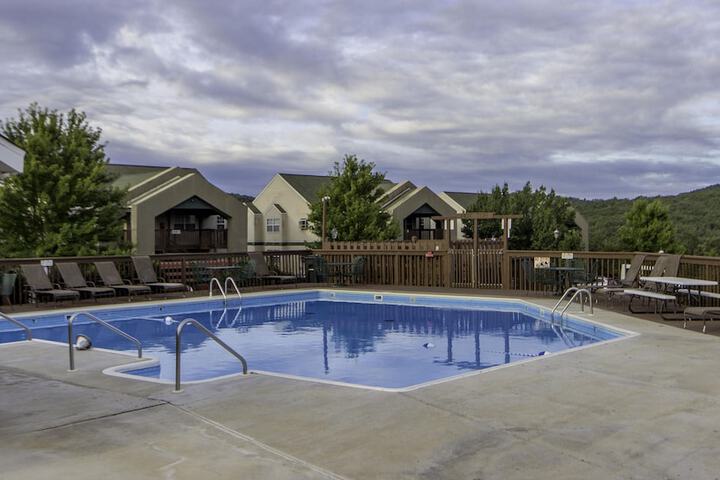 Pool Hotel