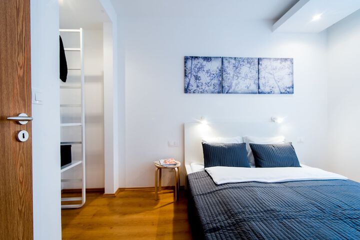 Room 10 of 108