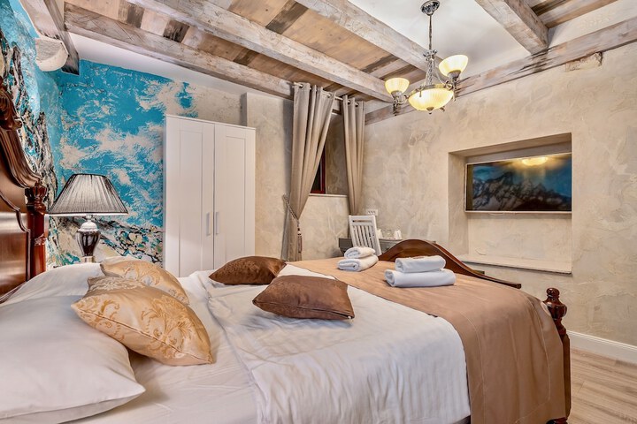 Room 9 of 41