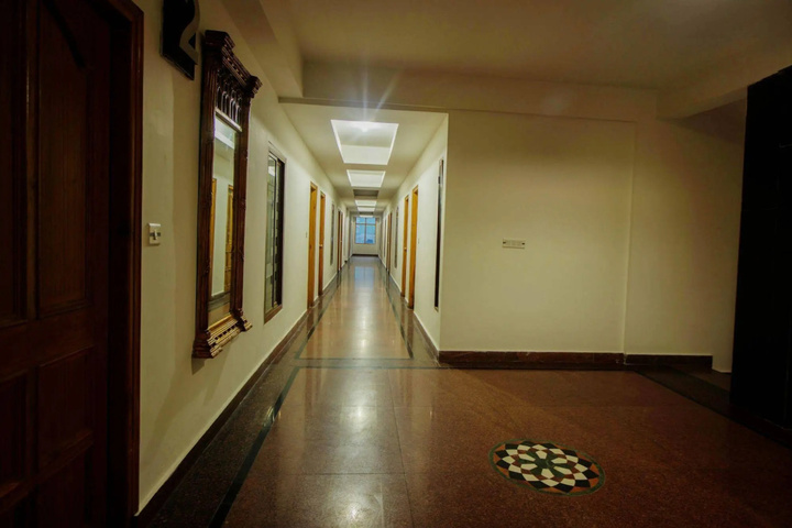 Room 9 of 15