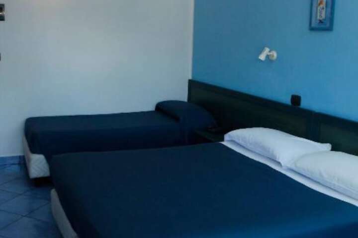 Room 4 of 37