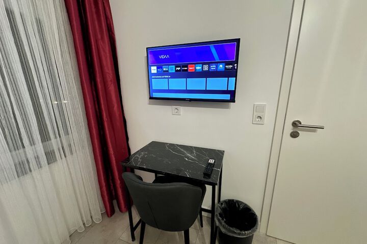 Room 6 of 35